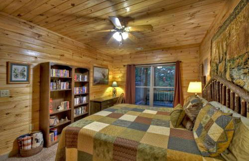 K6 Lodge Gather around the firepit soak in the hot tub and splash in the creek - Foto 19