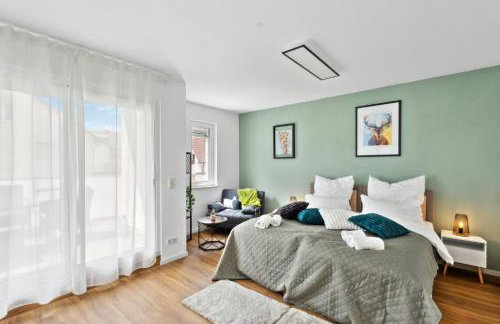 Harmonie Homes - Built in 2025 - High-Quality Beds & Linen - Full Kitchen - Fiber WiFi - 4K Smart TV - 2 Balconies - Elevator - Free Private Parking - Near Augsburg - 20 Min via Autobahn to Munich-West - Foto 10