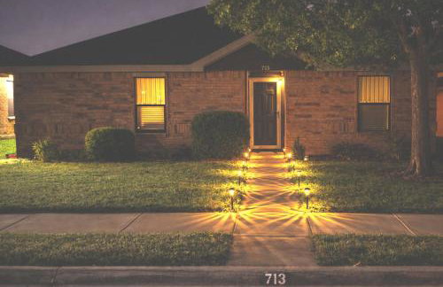 4BR Retreat with Game Room & Massage Chair - Sleeps 12 - 2 Kings - Step-Free - XL Private Patio - Foto 36