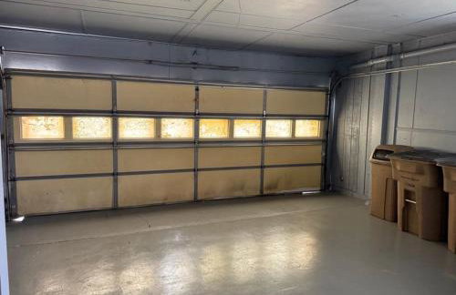 Stylish Remodeled 23 Large beds Near Elvis Presley - Foto 41