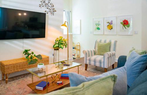 The Lotus Suite Newly Built Upscale Central - Photo 20