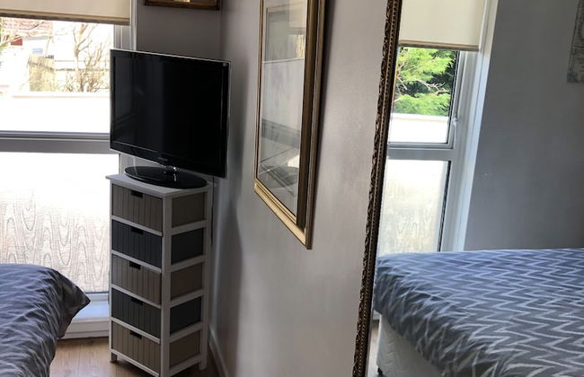 Limegrove, Comfortable Three Bedroom House - Photo 3