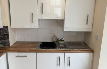 Spacious, sleeps 7, 2 baths, Central Saltash - Photo 21