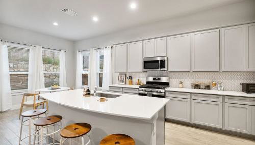 Luxe Modern 4B House with Office 20 min to DT - Foto 5