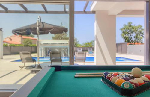 Luxury Villa with extra heated pool with hydromassage, biliard near town center and beach by WiiBuk - Foto 5