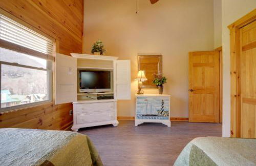 Maggie Valley Cabin with Private Hot Tub and Game Room - Foto 23