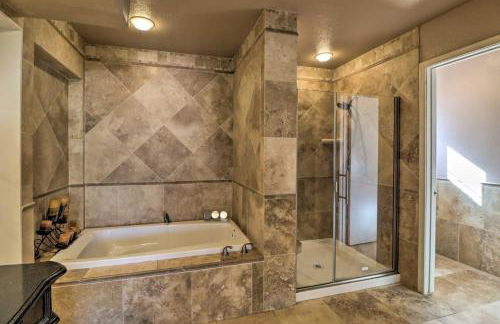 Lavish Family Escape with Game Room in Avondale! - Foto 17