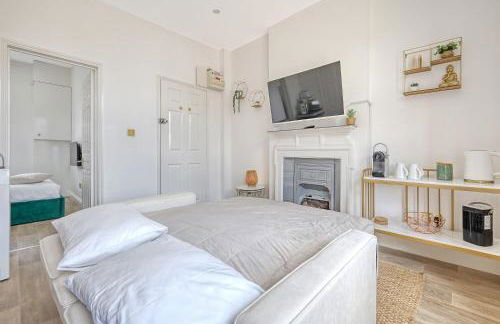 The Nook - Wanstead gem! Bright, cosy & immaculate 1 bed apartment on the high street! - Foto 8