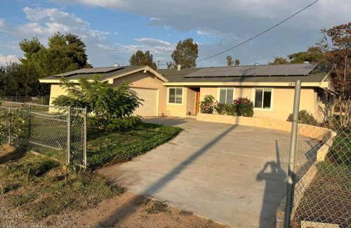 Peaceful & Cozy 3 bedroom Ranch-Home w/Fireplace - Foto 26