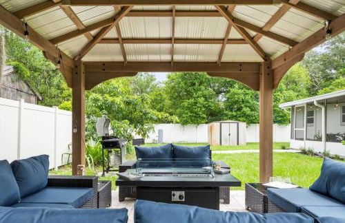 Adventure Awaits in Tampa Bay with Beautiful Decor 4BR with Backyard Oasis Near Busch Gardens & Adventure Island - Foto 24