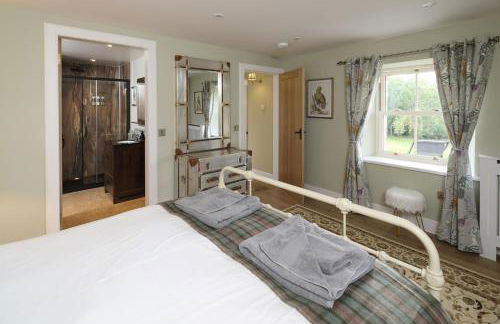 Middleton Farmhouse - Photo 7