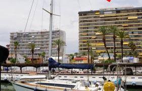 Apartamento en complejo residencial con piscina - Foto 1