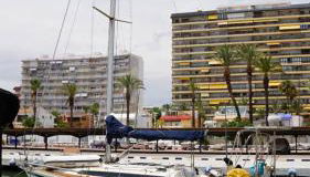 Apartamento en complejo residencial con piscina - Foto 1