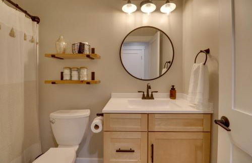 Lakeside Cabin with Hot Tub 3 Mi to Flathead Lake! - Foto 19