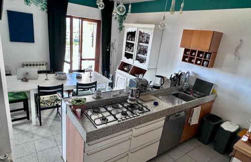 Seb's Flat - Home of the Sun & Colors, Free Wi-Fi , AC, SmartTV - Foto 6