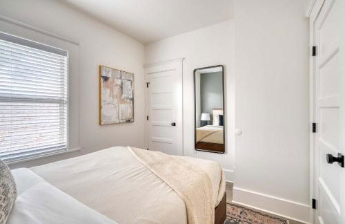 Eclectic 2BR - Victorian Charm - Steps to Fun - Photo 19