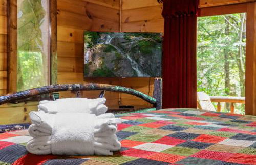 A Creek Runs Thru It - Secluded Waterfront Cabin - Foto 22