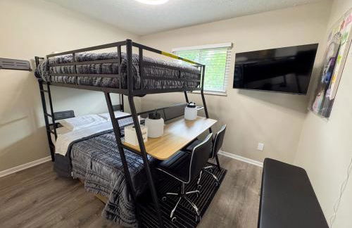 3BR Retreat near BrewDog, games, and lots of space - Foto 5