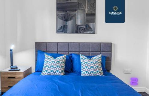 L1 - INVOICE and REDUCED PRICE only via SUNRISE SHORT LETS DUNDEE, Large 4 Bedroom House with 6 Beds and 3 bathrooms, TVs in each room, Free Parking, Fully Equipped, Local Amenities, Easy Ring Road Access, Special Rates and ONLY 9 Mins to STANNERGATE Port - Foto 41