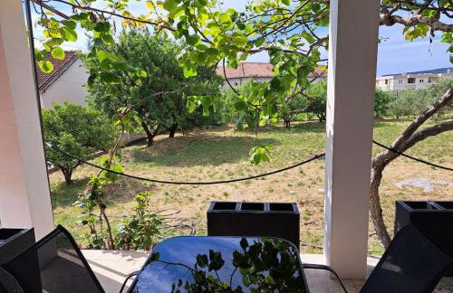 Apartment Kyra with terrace and garden - Foto 21