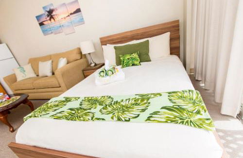 Tropical Studios at Marine Surf Waikiki - FREE PARKING - BEST LOCATION - FULL KITCHEN - SWIMMING POOL - Foto 70