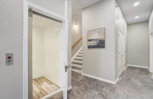 Luxury Retreat with Hot Tub Fire Pit & Forest Views - Foto 45