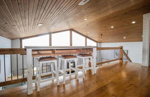 Ozark Escape - Hot Tub Mountain Views and Near Buffalo River - Photo 11