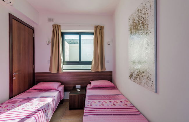 Blue Harbour – Seafront Self-Catering Holiday Penthouse – St Paul’s Bay - Foto 3