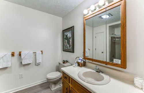 Deck and Community Perks Sky Valley Home! - Foto 28