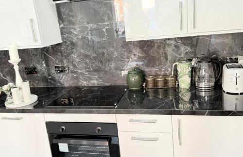 Cozy Escape Garden Flat - Photo 16