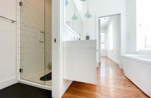 Historic 1900s Townhome with a Modern Flair - Foto 28