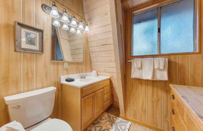 Lundy Bearden Serene Tahoe Retreat With Deck, Fireplace, and Forest Views - Foto 30