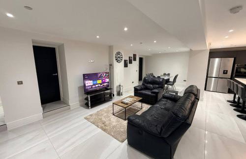 Luxury home 5 bedroom 3 bathroom games room parking - Foto 16