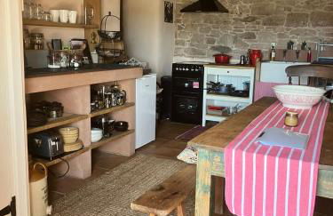 Historic converted byre in courtyard of 16C house - Foto 11