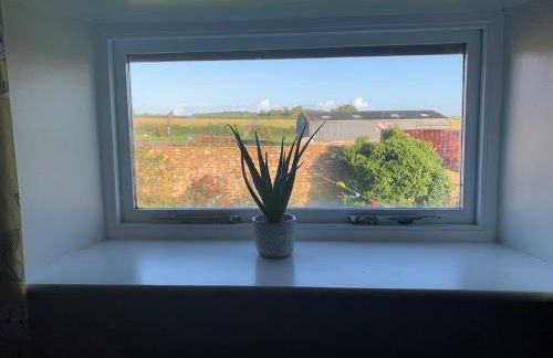 4-Bed Cottage at Famous Tuckers Grave Inn Sleeps 8 - Photo 17