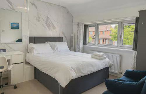 Elegant & Cozy 3 Bed End Terraced Stay - Foto 13