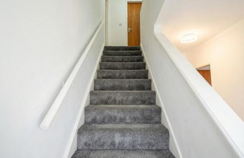 Family-Friendly Detached House Near Leeds and Bradford with Garden - Foto 8