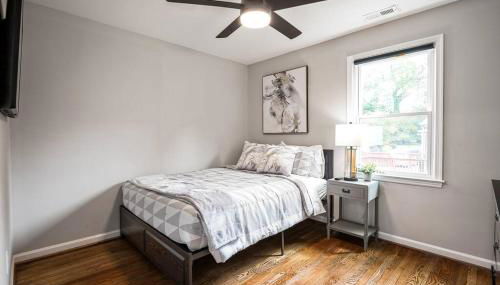 Fenced Yard, Swing Set Pawfect for Family and Dogs! - Foto 5