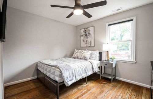 Fenced Yard, Swing Set Pawfect for Family and Dogs! - Foto 5