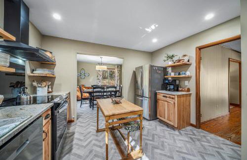 Big Yard Family Getaway - Pets OK - Grill and Hike - Foto 25