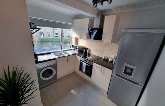 360 Serviced Accommodations - Canal Side Retreat - 2 Bedroom Apartment - Photo 7