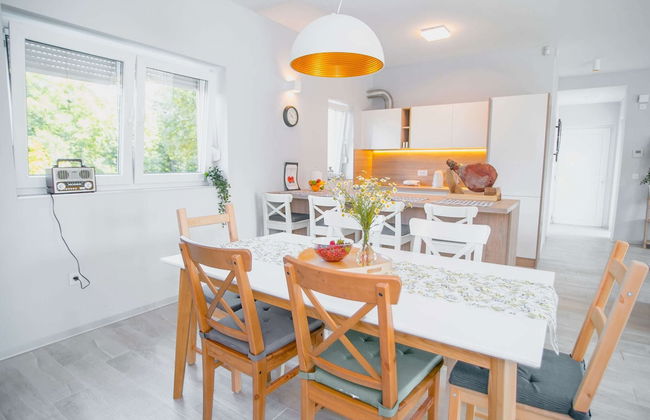 Quaint Holiday Home in Lovinac With Terrace - Foto 13