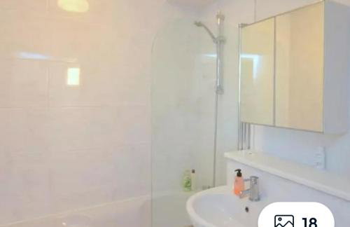 PENTHOUSE APARTMENT - FREE GARAGED Parking - BALCONY - GYM - Foto 9