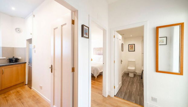 Abbotsford Apartment - Photo 3, Room