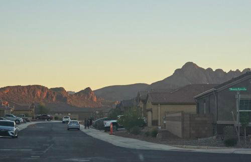 Modern Desert Retreat w AC & Mountain Views - Foto 10