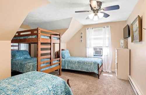 Impressive Dual Woods and Lake Homes That Sleep 32 - Foto 73