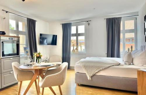 Modernes Appartement "ALTE MÄDCHENSCHULE", inkl Stellplatz, E-Bike Ladestation, Boxspringbett, Business, 2 Personen, gratis Kaffee und Tee, WLAN - Foto 13