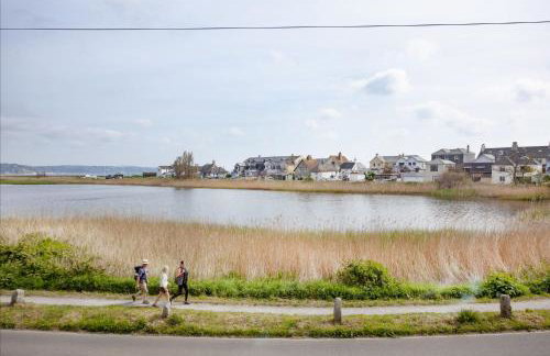Bumble Cottage, Torcross - Heart of Torcross - Log burner - Ley views - Foto 14