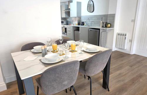 Modern One Bed Flat at Dawe Luxury Suites - An Entire Apartment near Ely Cathedral & Train Station - The Perfect Gateway to Explore Ely, Cambridge, Norfolk & London - Sleeps up to 4 - Photo 10