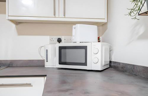 Modern Derby Studio - Sleeps 4, Close to Amenities & Parking - Foto 14